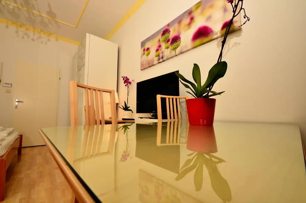 Ajo Apartments - Messe City Flat - Self-Check-In Вена 3*,  Австрия