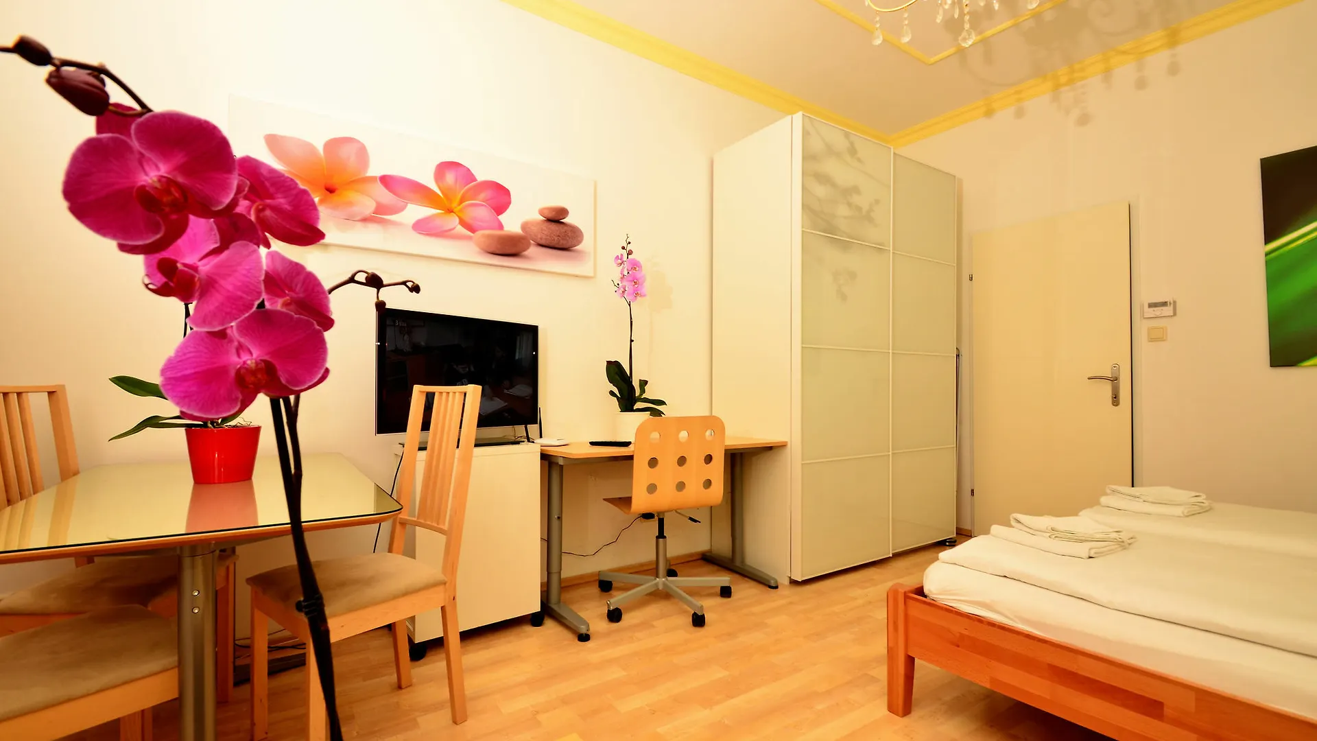 Ajo Apartments - Messe City Flat - Self-Check-In Вена 3*,