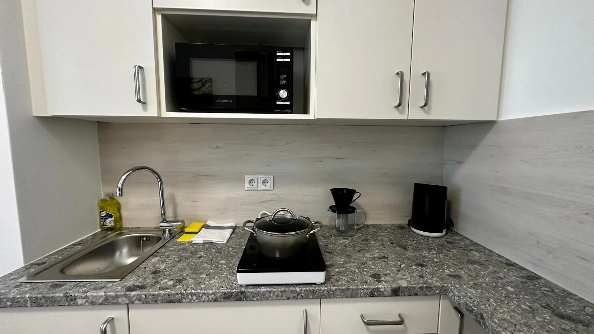 Ajo Apartments - Messe City Flat - Self-Check-In Vienna 3*,